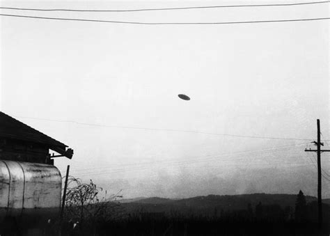 UFO Sighting Photos 10 Unexplained Pictures From History Time