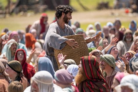 'The Chosen' Releases Pictures Of Scene Of Jesus Feeding The 5 000 | Gatewaynews.co.za