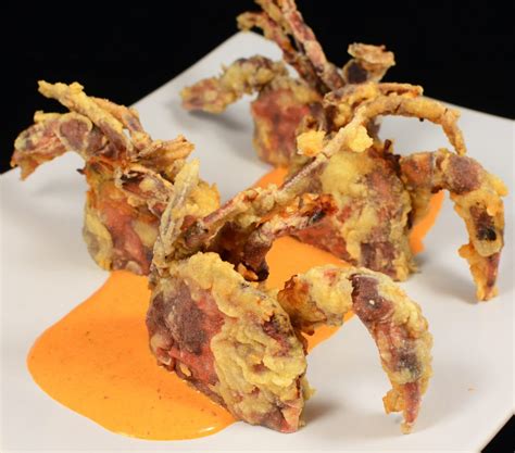 Crispy Buffalo Soft Shell Crabs With Spicy Ranch Dipping Sauce