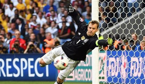 Bayern Munich goalkeeper Manuel Neur is the new Germany team captain