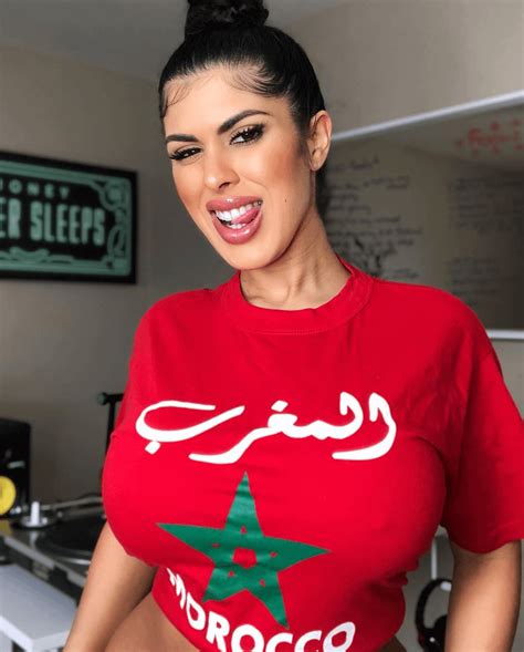 Busty Moroccan R2busty2hide