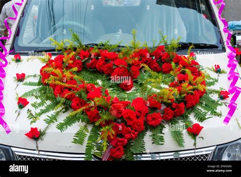 Wedding car decoration hi-res stock photography and images - Alamy