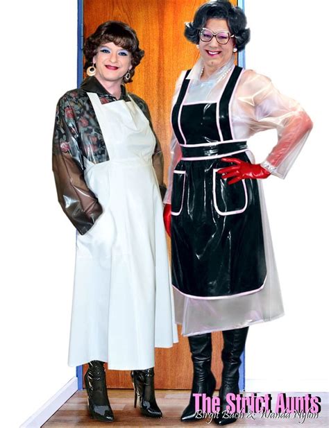 Pin By Per On Women In Rubber Apron Fetishwear Pvc Apron Plastic Outfit