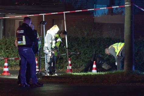 K Ln Polizei Schie T J Hrigen Nieder Er Soll Passanten Mit Einem