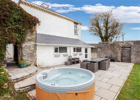 17 Best Lodges with Hot Tubs North Wales - Best Lodges With Hot Tubs