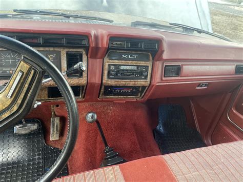 Vicente's 1985 Ford Bronco - Holley My Garage