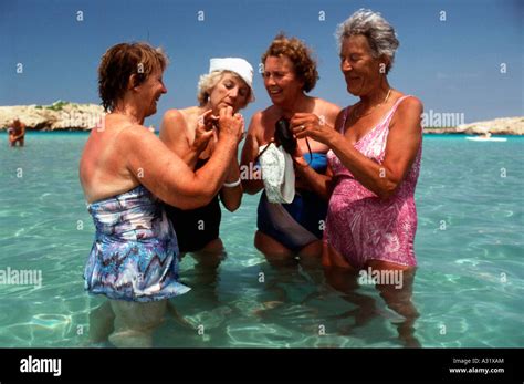 Pensioners Active Hi Res Stock Photography And Images Alamy