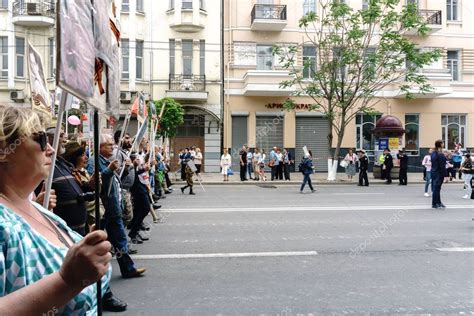 Rostov on Don Rusia 9 de mayo de 2018 La gente en la procesión del