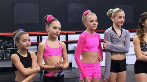 Mackenzie Maddie Paige And Chloe In Pyramid Dance Moms Mom Chloe