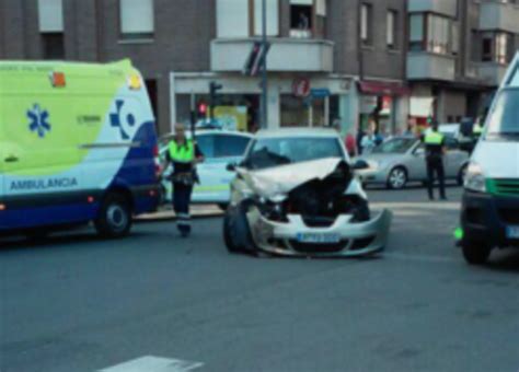 Un Coche Policial Implicado En Un Accidente De Tráfico Con Tres Heridos