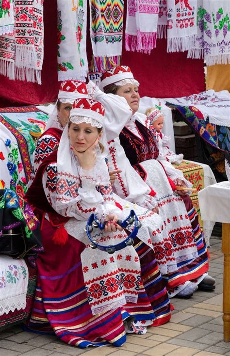 Evento De Los Magos De La Ciudad De Gomel Mujeres Bielorrusas En Trajes