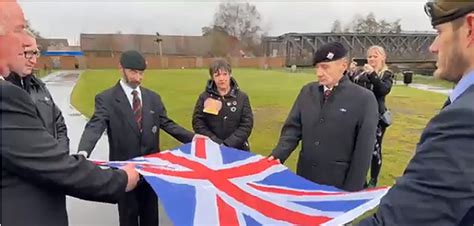 Grieving Mums Tribute To Veteran Who Helped Create Memorial Garden To