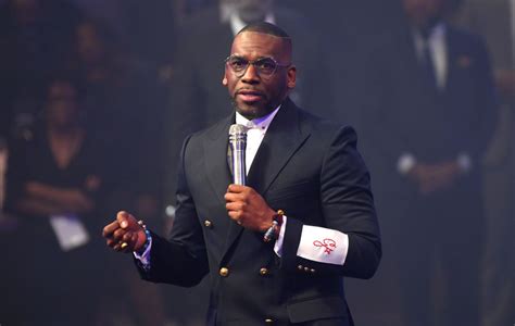 Pastor Jamal Bryant Tears Herschel Walker A New One During Sermon