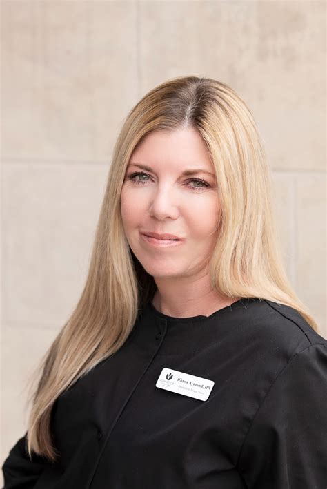 Holly Costello's Instagram, Twitter & Facebook on IDCrawl