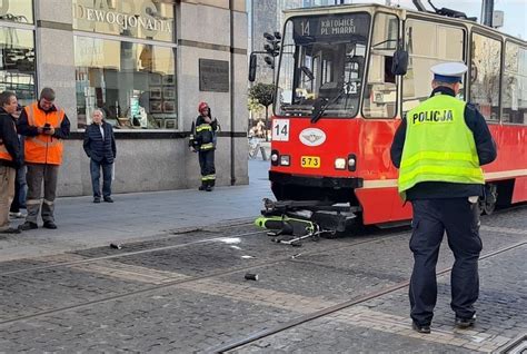 Wypadek Hulajnogi Na Rynku W Katowicach Letni M Czyzna Wjecha Na