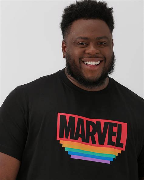 Riachuelo Camiseta plus size masculina arco íris preta Marvel