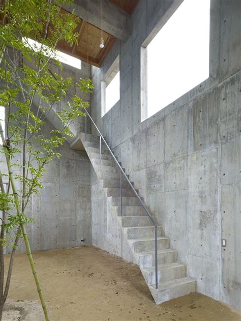 Industrial Chic Concrete House with Interior Courtyard