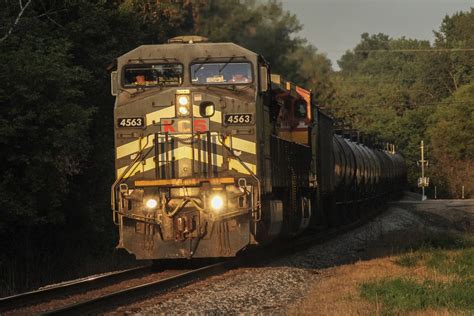 Grey Ghost KCS 4563 Blasts Into The Sunset On A Hot Sept Flickr