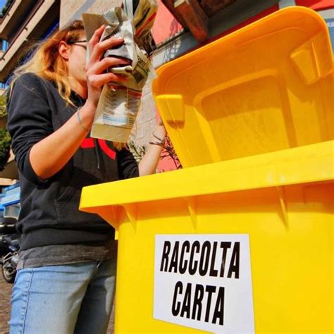 Carta E Cartone Ora Si Cambia Stanno Arrivando I Bidoni Gialli Cronaca