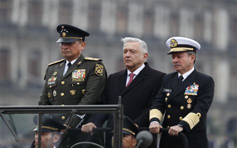 Amlo Respalda Al Ejército Durante El Desfile Por La Revolución Mexicana