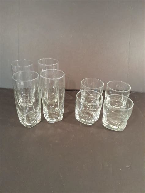 Set of 8 Drinking glasses | EstateSales.org