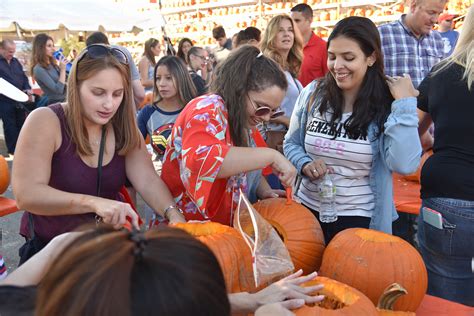 More than 20,000 jack o’lanterns created at Great Highwood Pumpkin ...