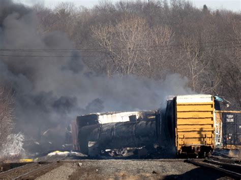 Evacuations urged in Ohio town as train wreck smolders | Toronto Sun