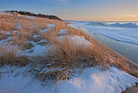 Lago Michigan Sunset Del Invierno Foto de archivo - Imagen de michigan ...