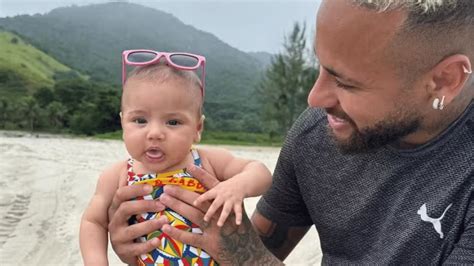 Neymar Jr Posta Foto A Filha Mavie Na Praia