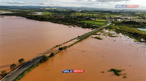 Rio Una Transborda E Bloqueia Passagem De Ve Culos Na Amador Bueno Da