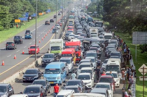 Korlantas Polri Berlakukan Rekayasa Lalu Lintas Menuju Punca