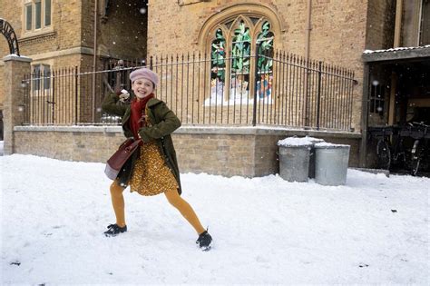 Watch 2022 Holiday Special Call The Midwife Pbs