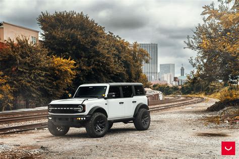 FORD BRONCO - HYBRID FORGED SERIES: HF6-4 - Vossen Wheels