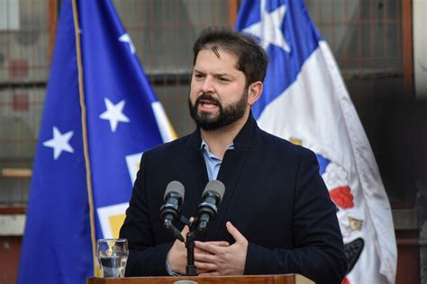 Cadem Presidente Gabriel Boric cayó en su aprobación y desaprobación