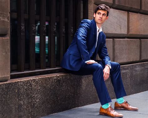 Choosing The Perfect Sock Color For Navy Suits Shunvogue