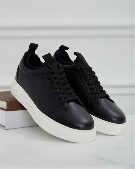 Sneakers - A timeless trend of comfort in men’s fashion