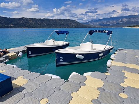 Pontons Saisonniers Touristiques Sur Le Lac De Sainte Croix Du Verdon