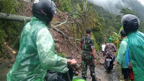 Talud Meter Di Semarang Longsor Tutup Akses Jalan Desa