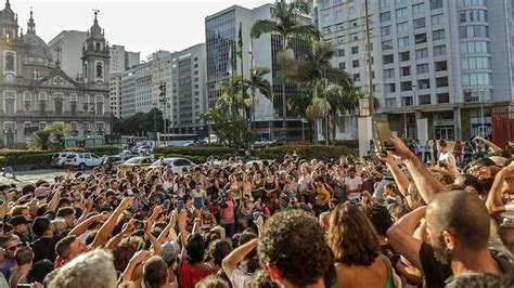 Rio De Janeiro Artistas Protestam Contra Censura Esquerda