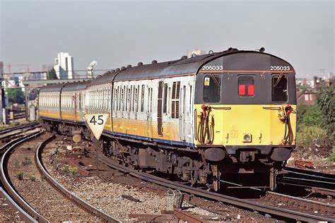 Class 205 3h Demu Number 205033 At Clapham Junction Flickr