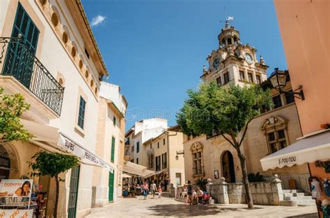 Arquitetura Da Cidade Velha De Alcudia Em Maiorca Imagem Editorial