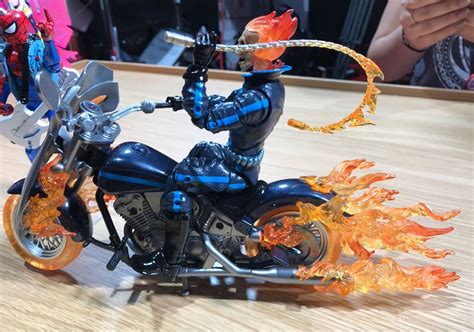 Sdcc 2017 Marvel Legends Ghost Rider Gwenpool Songbird Marvel Toy