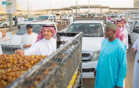 عام سفير غانا لدى المملكة يزور مهرجان بريدة للتمور