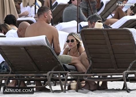 Noemi Bocchi Sexy Seen With Francesco Totti Flaunting Her Hot Cleavage And Legs At Miami Beach