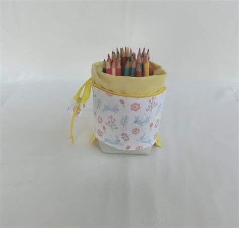 Trousse haute zippée transformable en pot à crayons tissu lapin et