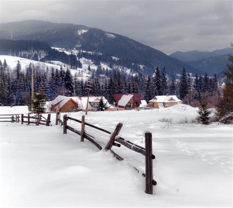 Typische Landschaft Der Ukraine Karpaten Mit Privatbesitzen Im Winter