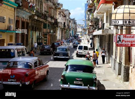 Illustration De La Capitale Cubaine La Havane Son Peuple Ses