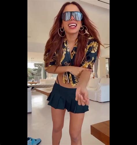 Foto Anitta internautas apontaram que ela está magra demais Purepeople