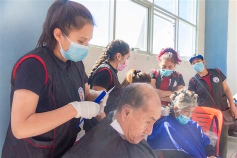 Municipalidad Realiza Corte De Cabello Gratuito Para Adultos Mayores Y