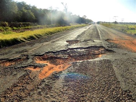 G1 Buraco Faz Carreta Capotar Em MS E Motorista Morre Dizem